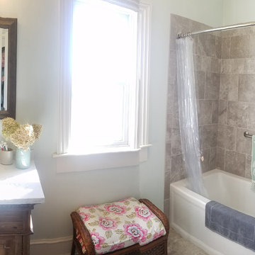 Compact Traditional Bath - Williamston, MI