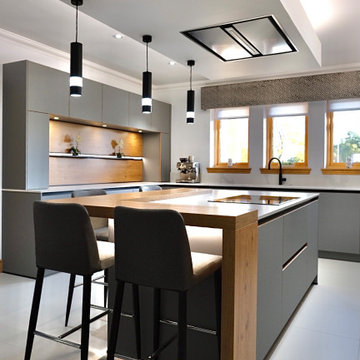 Bespoke Oak Detail Kitchen