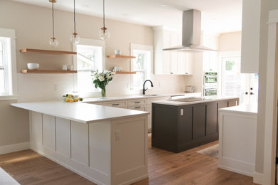 Example of a kitchen design in Seattle