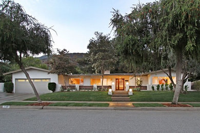 Example of a minimalist exterior home design in Los Angeles
