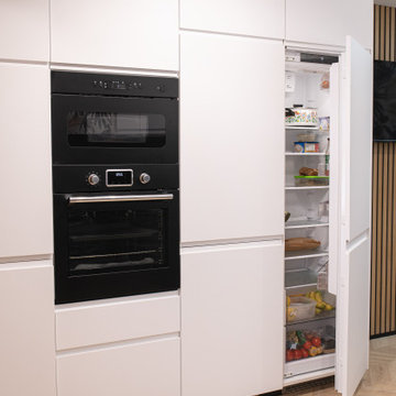 Electrodomésticos integrados en cocina contemporánea