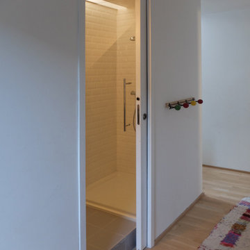 Une salle de bain compacte