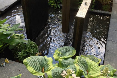 Inspiration for a contemporary landscaping in Vancouver.