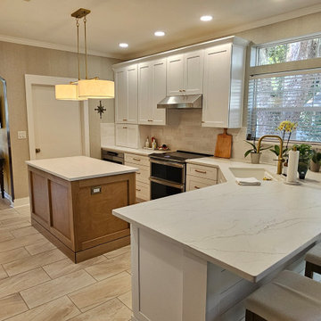 Contemporary Kitchen Remodel Done in Two-Tone Cabinets
