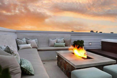 Inspiration for a contemporary landscaping in Miami.