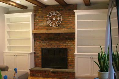 Elegant living room photo in Wilmington