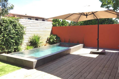 Inspiration pour une piscine design.