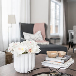 Welcoming open space main floor - Decorative Objects And Figurines