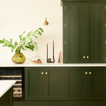 Green Shaker with Relaxed Dining
