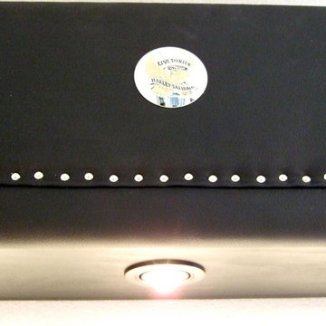 BAR BACK MIRROR – 52″ BY 42″ BY 6″ – BLACK WHISPER HARLEY DAVIDSON SADDLEBAG EMB