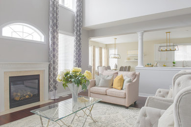 Example of a transitional living room design in Toronto