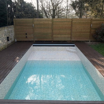 Terrasse en composite autour d'une piscine à Sceaux