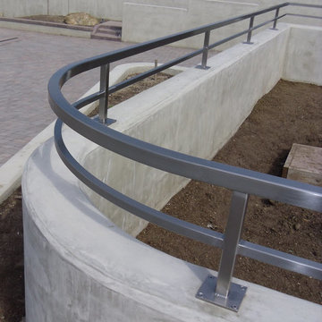 Morro Bay: Modern Landscape Guard Railing
