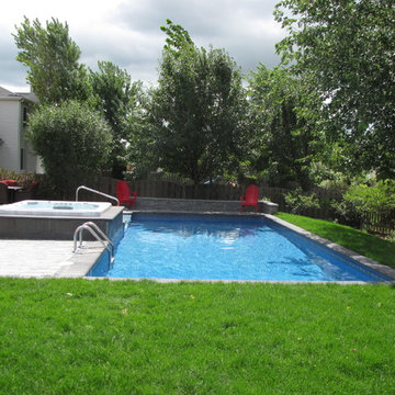 Round Lake Beach - Vinyl Pool with Hot tub