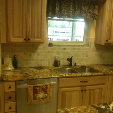 Burns kitchen - Hickory Natural - Orinoco Granite