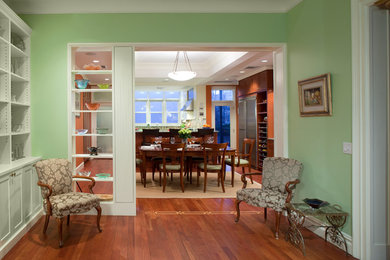 Example of a classic dining room design in New York
