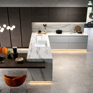 Custom Design High-End  Walk-in Closet with LED Lights