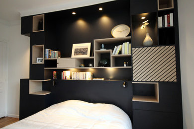 Inspiration for a contemporary master bedroom in Reims.