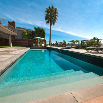 Modern Pool w/ Hot Tub