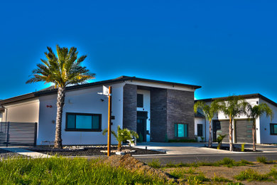 Example of an exterior home design in Sacramento