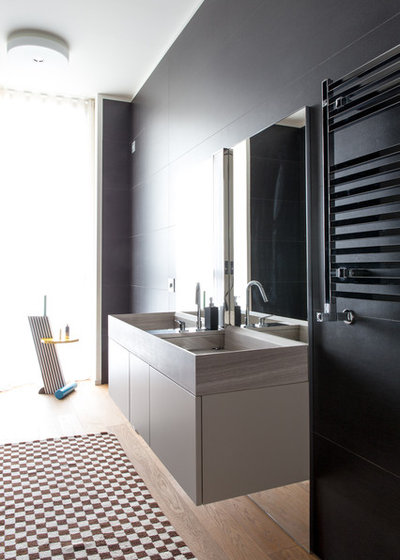 Современный Ванная комната Appartamento Bosco Verticale