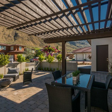 Visao Court Kamloops, BC - Modern Tuscan Interpretation