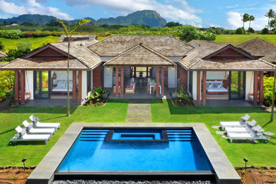 Tropical exterior home idea in Other