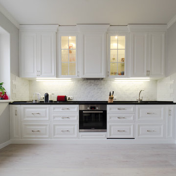 Белая кухня в стиле современная классика