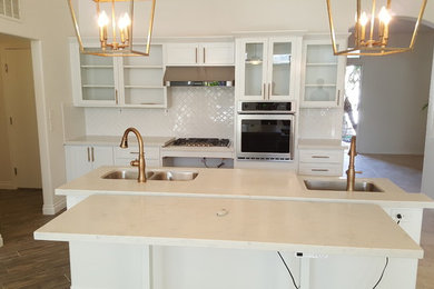 Example of a transitional kitchen design in Los Angeles