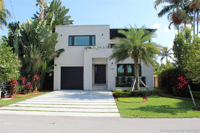 Inspiration for a modern home design remodel in Miami