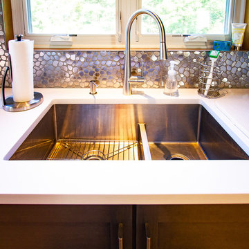 Dazzling Metallic Backsplash Accent Wall in Kitchen