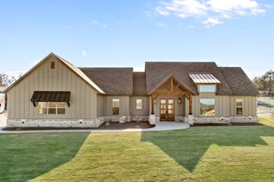 Cottage exterior home idea in Dallas