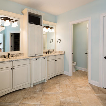 White Master Bath (Larsen)