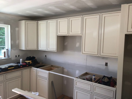 What Color Granite Goes With Off White Cabinets