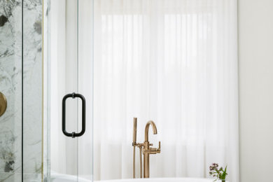 Inspiration for a country bathroom remodel in Toronto