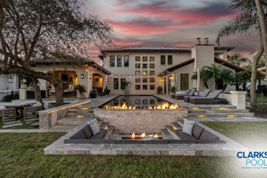 Patio - contemporary patio idea in Jacksonville
