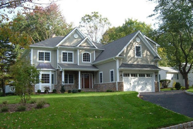Arts and crafts home design photo in New York