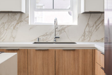 Kitchen - modern kitchen idea in Orange County