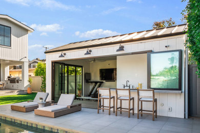 Inspiration for a contemporary patio remodel in Los Angeles