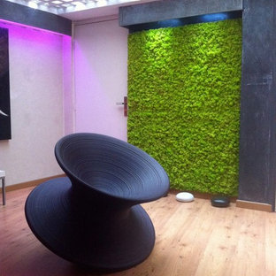 Home theater - scandinavian home theater idea in Montpellier