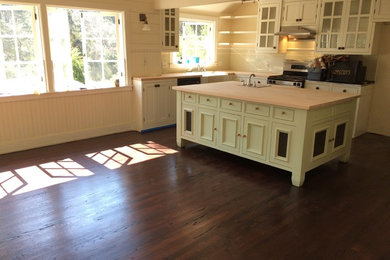 Kitchen - kitchen idea in Los Angeles