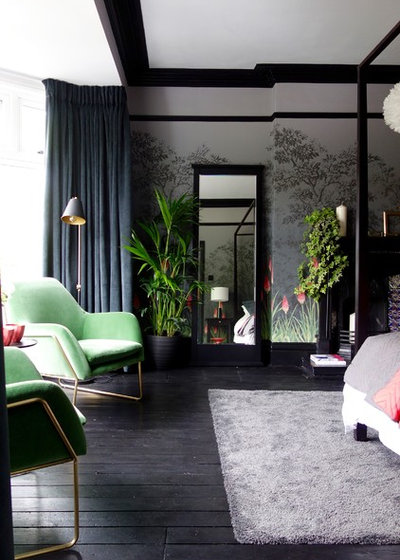 An English Bedroom Gets a Dark and Dramatic Design