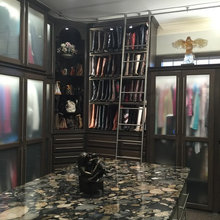 WALKIN CLOSET