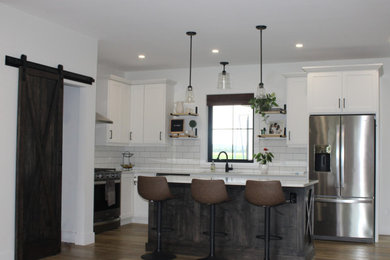 Kitchen photo in Toronto