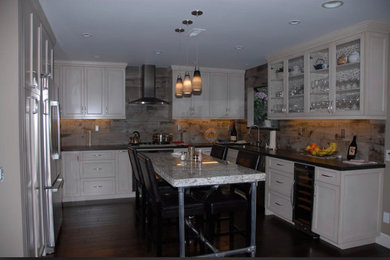 Kitchen - kitchen idea in Los Angeles