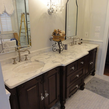 Classic Style Bathroom Vanity & Linen Press
