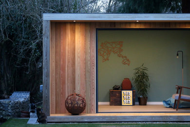 Inspiration for a medium sized contemporary detached office/studio/workshop in Surrey.