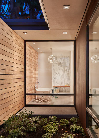 Bathroom by DeForest Architects