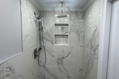 ニューヨークにあるおしゃれな浴室の写真