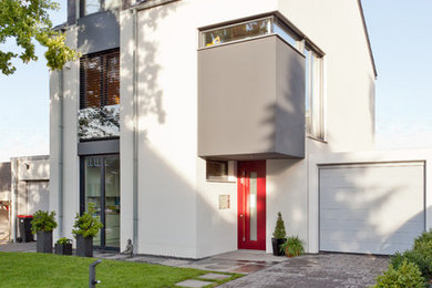 Mid-sized contemporary three-storey white exterior in Cologne with a gable roof.